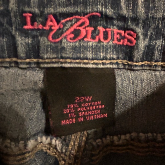 Plus size Denim Capri Pants - Picture 2 of 3